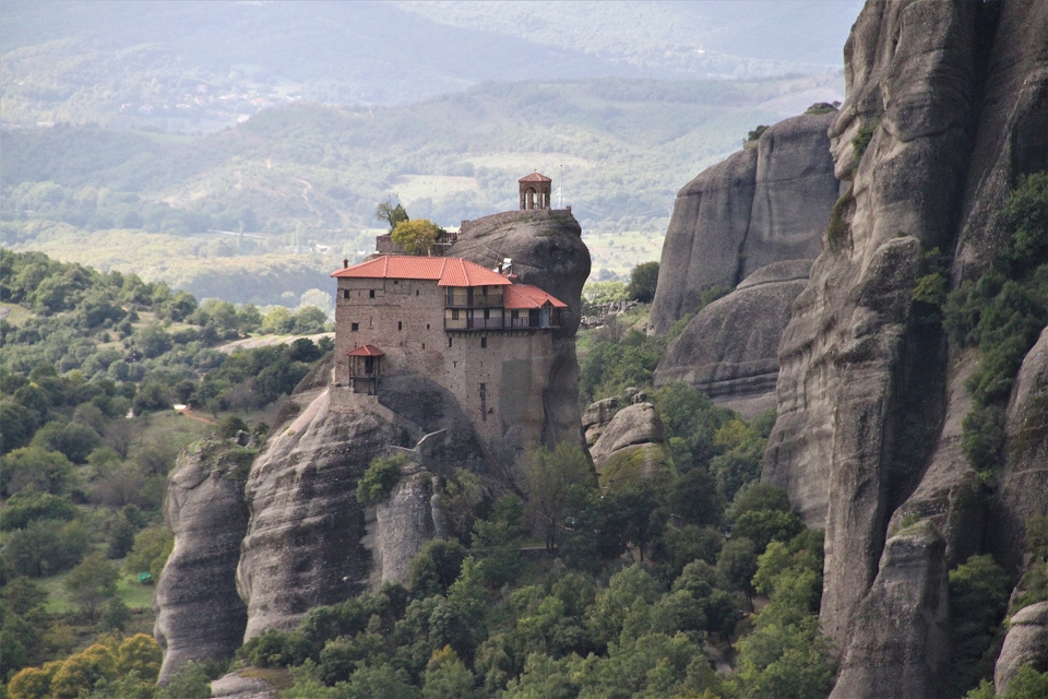 Монастырский комплекс Метеоры в тумане